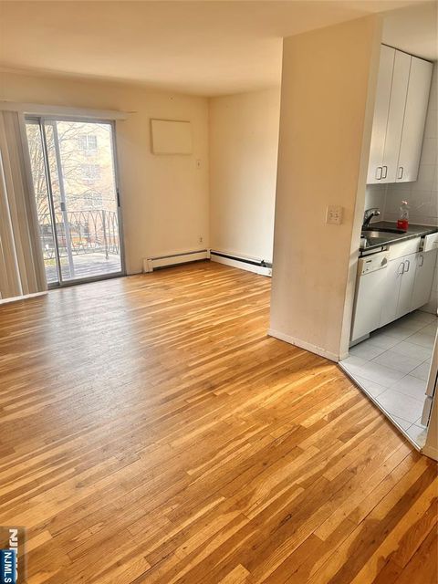 Photo of 100 Clarendon Pl #1b, Hackensack, NJ 07601 (MLS # 26005423)