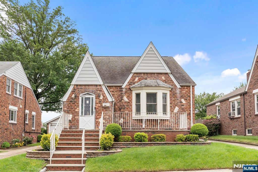 Property for Sale at 1221 Kelly Street, Union, New Jersey - Bedrooms: 3 
Bathrooms: 3 
Rooms: 9  - $699,999