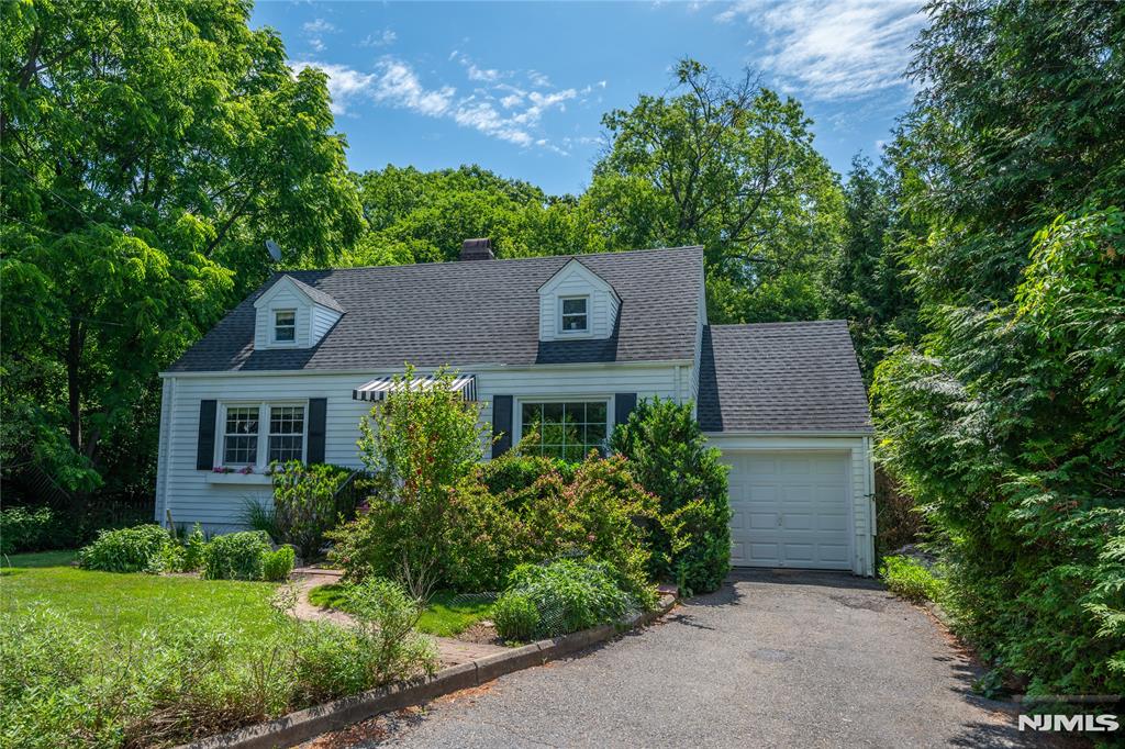 33 Glenview Drive