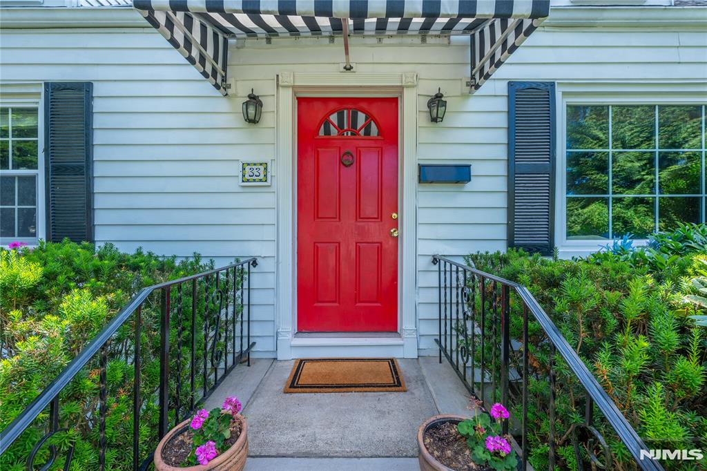 33 Glenview Drive