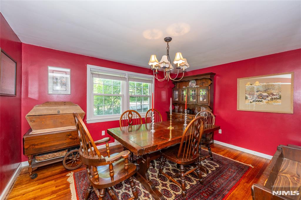 33 Glenview Drive