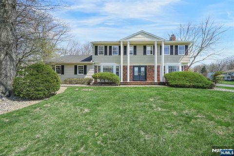 Photo of 13 Flanders Drive, Montville Township, NJ 07058 (MLS # 26013366)