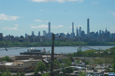 Photo of 154 Undercliff Ave #1, Edgewater, NJ 07020 (MLS # 26033795)
