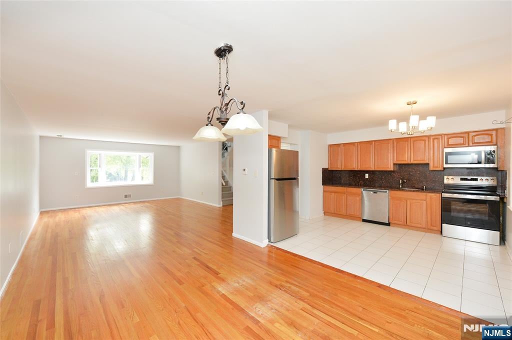 85 Primrose Lane B