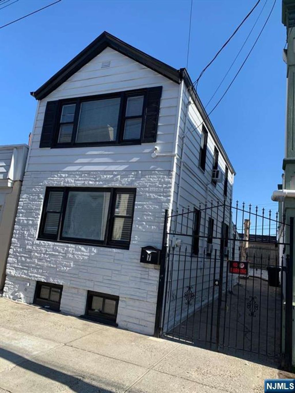 Photo of 7 Calumet Street, Newark, NJ 07105 (MLS # 25011551)