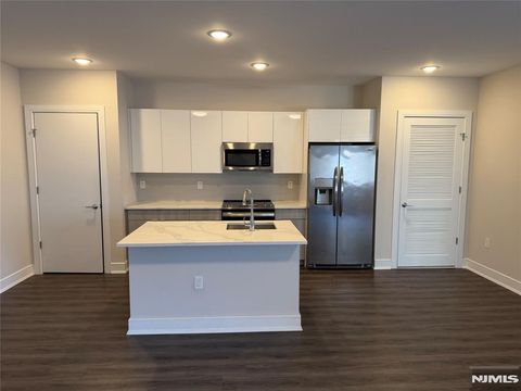 Photo of 470 Main St #703, Fort Lee, NJ 07024 (MLS # 26008999)