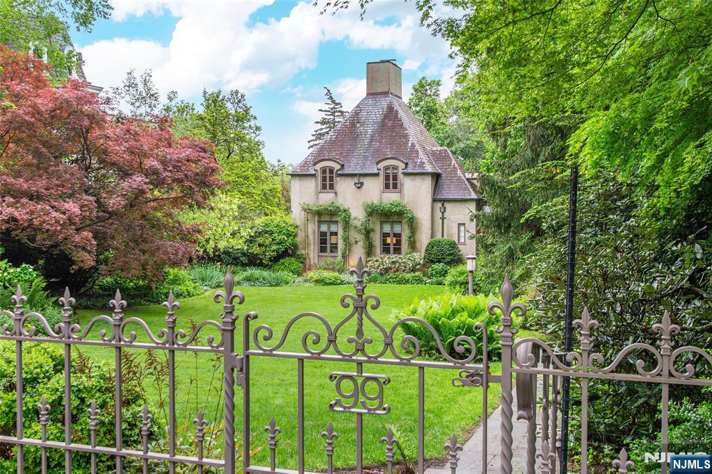 Property for Sale at 99 S Mountain Avenue, Montclair, New Jersey - Bedrooms: 4 
Bathrooms: 3 
Rooms: 8  - $1,249,000