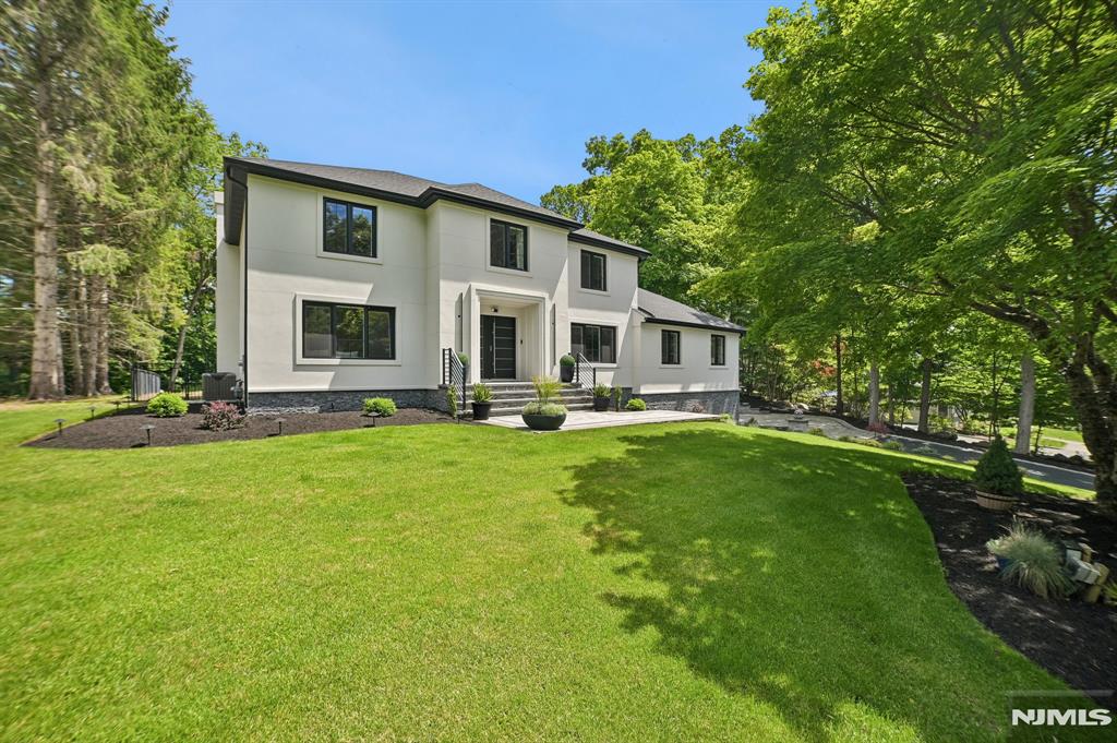 Photo of 36 Ivy Place, Wayne, NJ 07470 (MLS # 26020278)