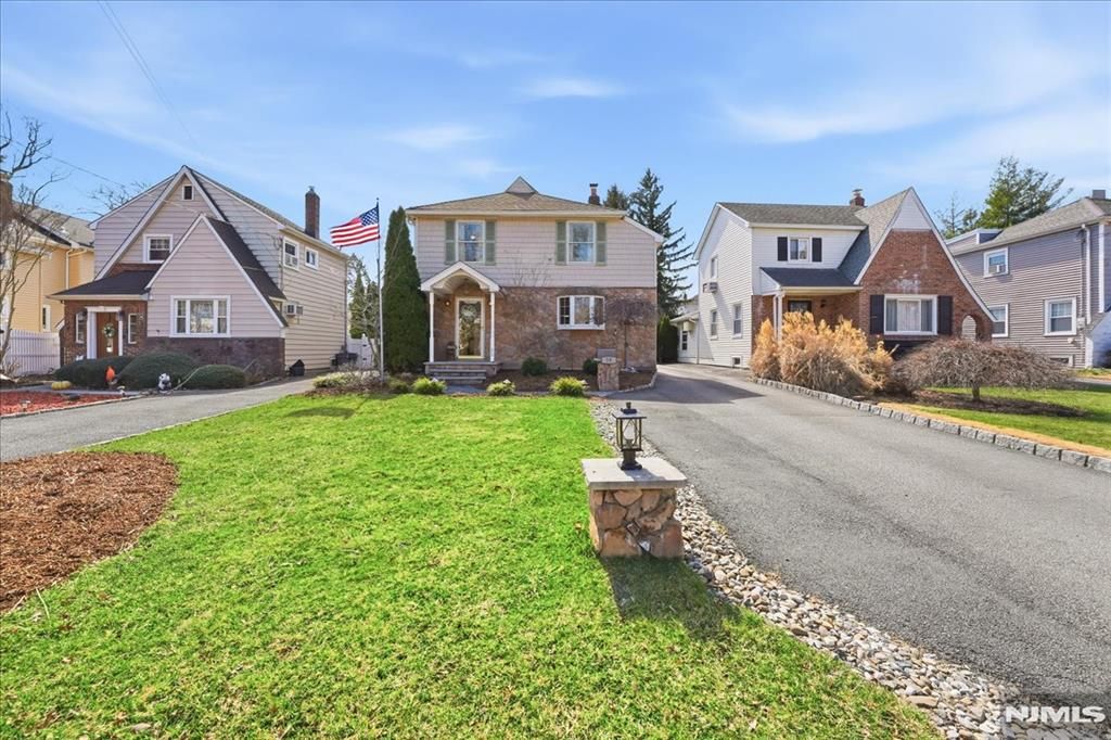 Photo of 30 Lincoln Avenue, Wood Ridge, NJ 07075 (MLS # 26008641)