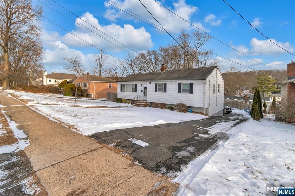 Photo of 1336 Pleasant Valley Way, West Orange, NJ 07052 (MLS # 26000802)