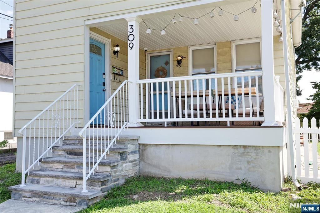 309 Hawthorne Avenue