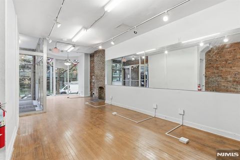 Photo of 15 Warren Street, Newark, NJ 07102 (MLS # 25042893)