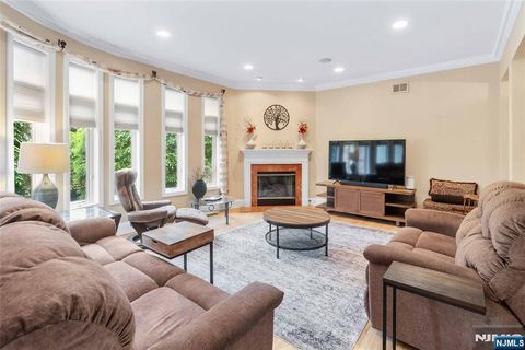 Photo of 103 Hudson Cove, Edgewater, NJ 07020 (MLS # 26019229)