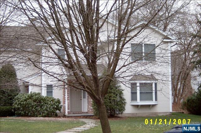 2 Chopek Ln 2, Waldwick, New Jersey - 3 Bedrooms  
2 Bathrooms  
7 Rooms - 