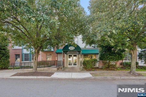 Photo of 323 Willow Street #2i, Teaneck, NJ 07666 (MLS # 26037261)
