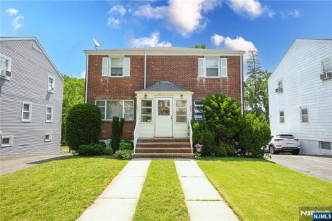 Photo of 605 Linden Avenue, Teaneck, NJ 07666 (MLS # 26024460)