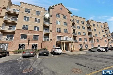 Photo of 3401 Windsor Park Ct #168, Englewood, NJ 07631 (MLS # 26011834)