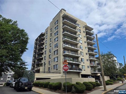 Photo of 1 Wall ST #8D, Fort Lee, NJ 07024 (MLS # 26032747)