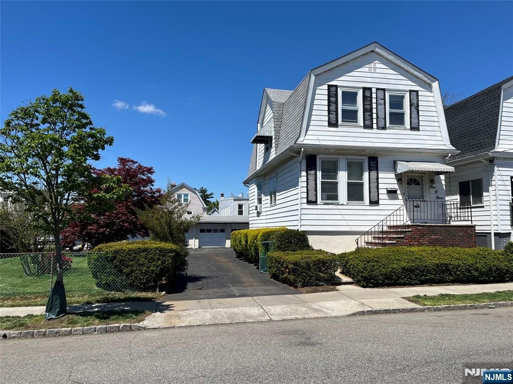Photo of 109 High Street, West Orange, NJ 07052 (MLS # 26015635)
