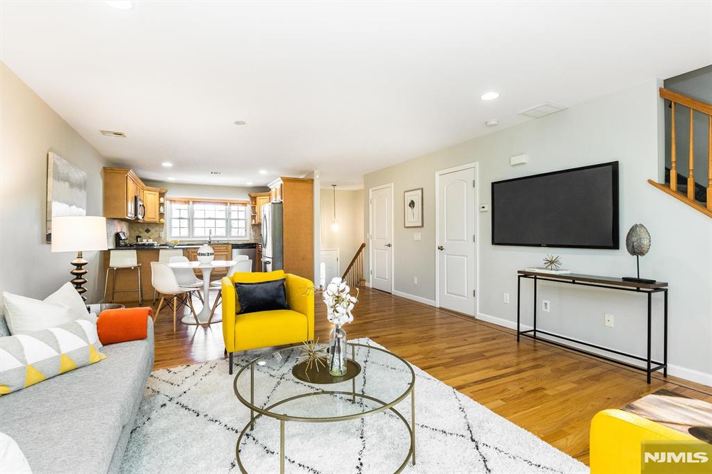 102 Montgomery Street 7