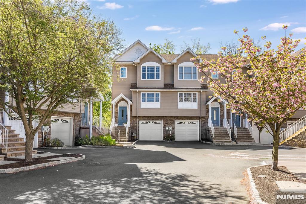 Property for Sale at 102 Montgomery Street 7, Bloomfield, New Jersey - Bedrooms: 2 
Bathrooms: 3  - $529,000