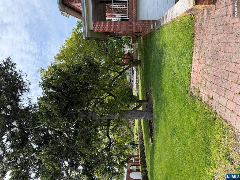 115 Paris Avenue