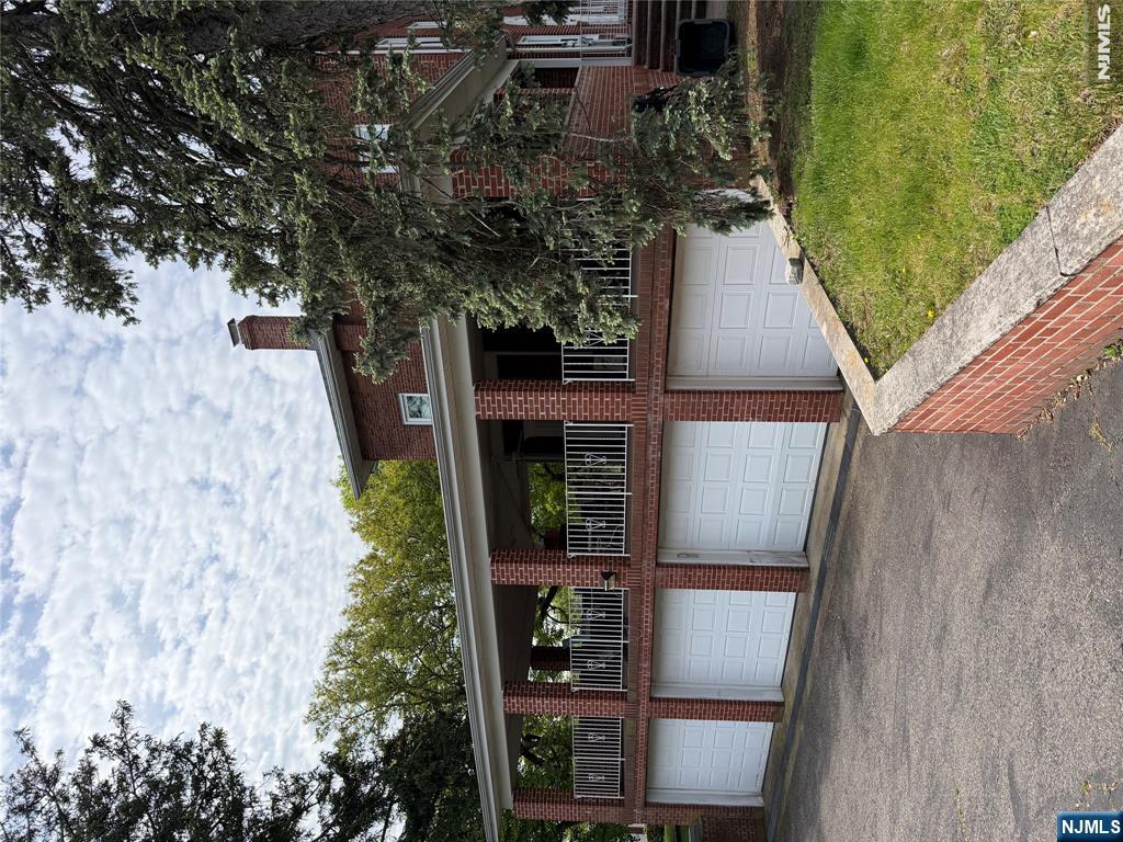 115 Paris Avenue