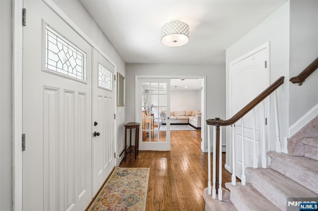 Photo of 11 Osborne Court, Mahwah, NJ 07430 (MLS # 26001876)