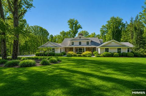 Photo of 5 Winding Way, Saddle River, NJ 07458 (MLS # 26025230)