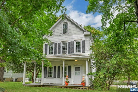 Photo of 370 Sicomac AVE, Wyckoff, NJ 07481 (MLS # 26027647)