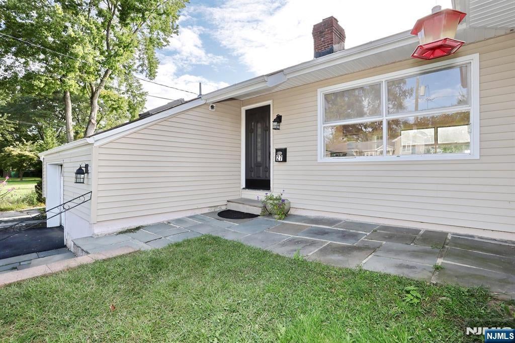 Homes for Sale in Northern NJ | ThisIsRiverEdge.com 27 BRIARCLIFF Road