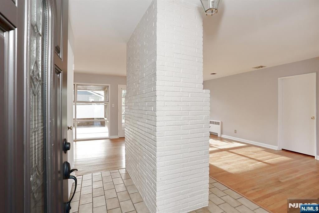 Homes for Sale in Northern NJ | ThisIsRiverEdge.com 27 BRIARCLIFF Road