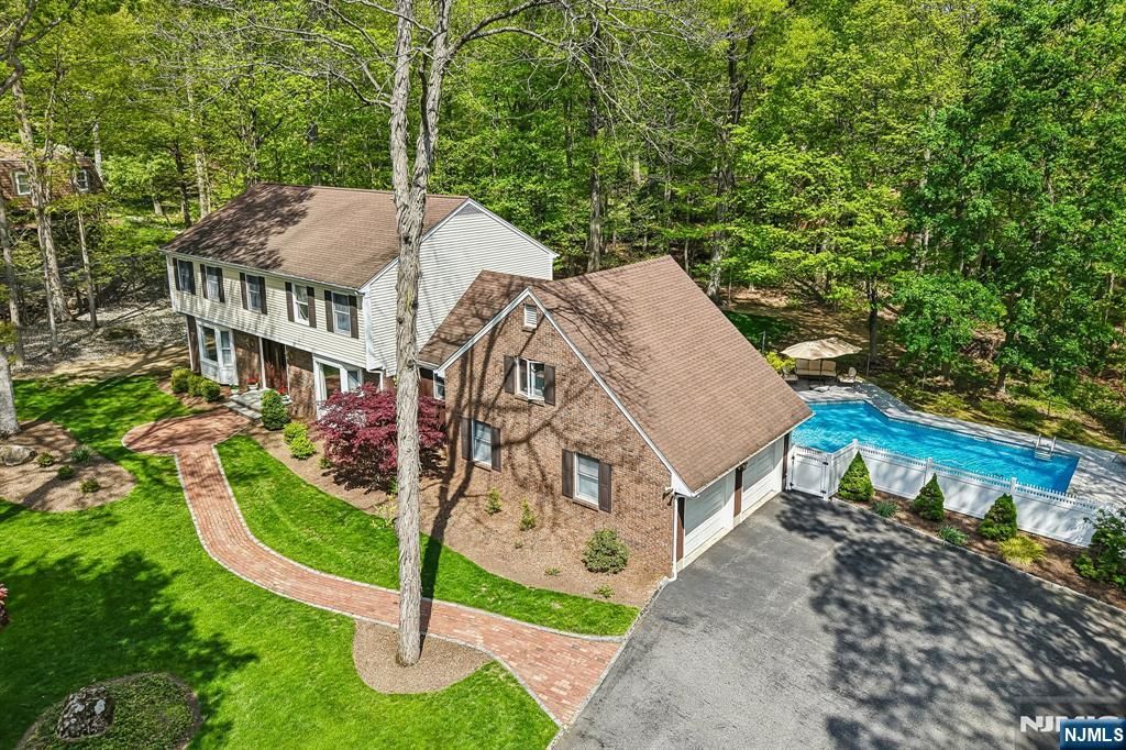 Photo of 716 Windswept Lane, Franklin Lakes, NJ 07417 (MLS # 26017689)
