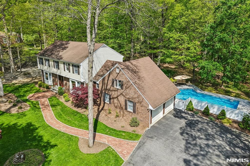 Photo of 716 Windswept Lane, Franklin Lakes, NJ 07417 (MLS # 26017689)