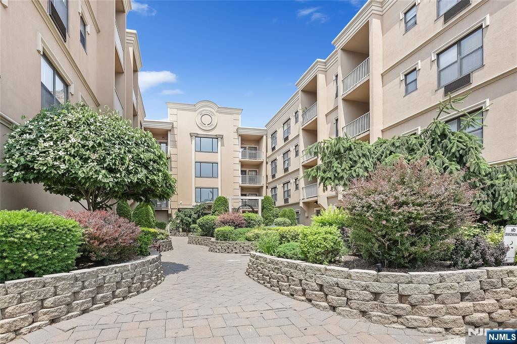 8915 Bergenwood Avenue 14, North Bergen, New Jersey - 1 Bedrooms  
1 Bathrooms - 