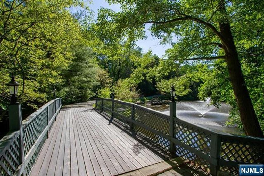 Photo of 1055 High Mountain Road, Franklin Lakes, NJ 07417 (MLS # 25029527)