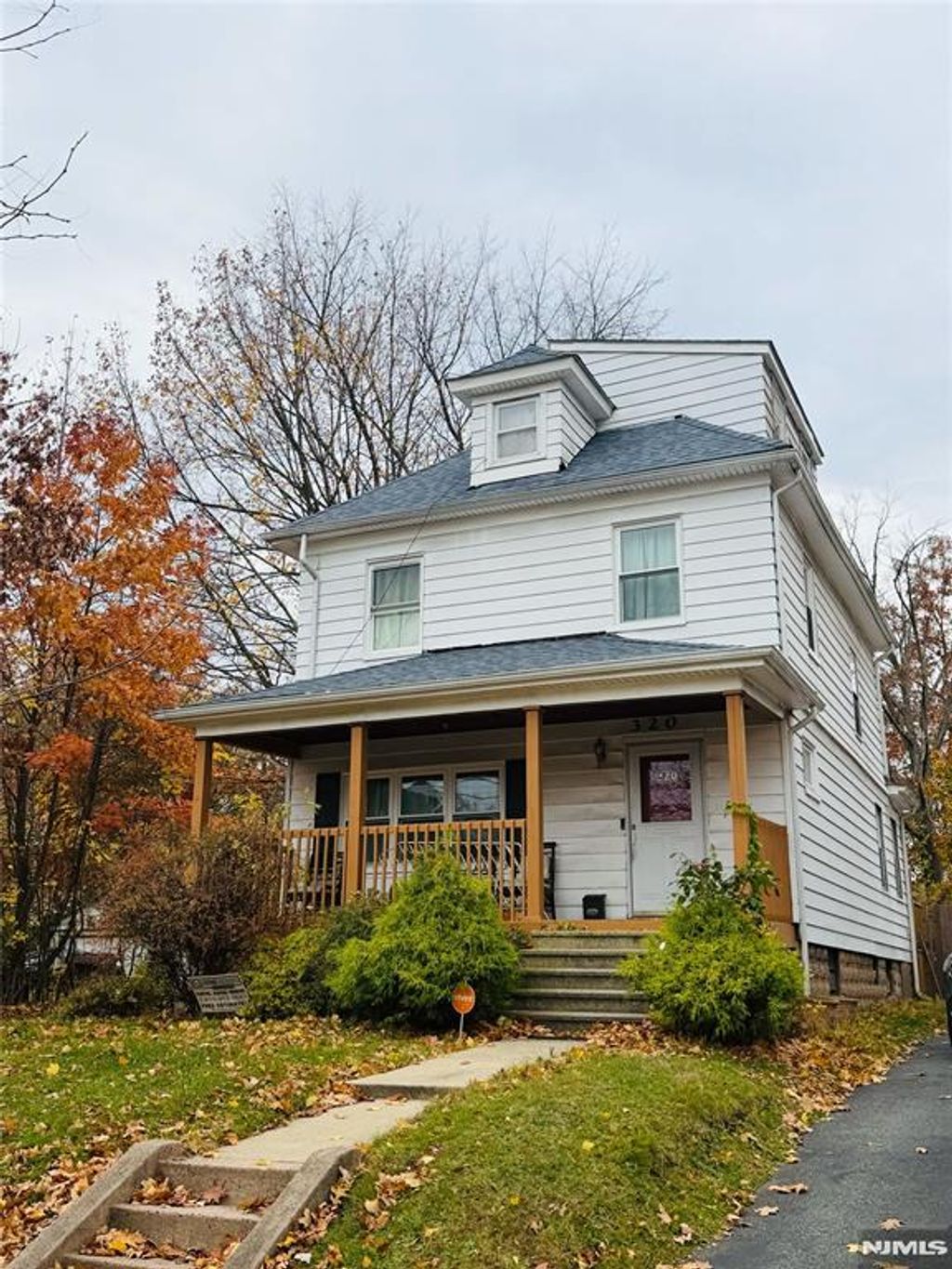 Photo of 320 Palisade Avenue, Englewood, NJ 07631 (MLS # 25039351)