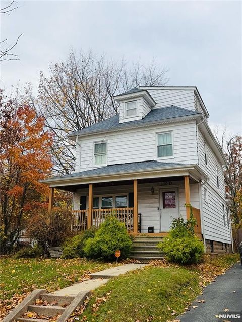 Photo of 320 Palisade Avenue, Englewood, NJ 07631 (MLS # 25039351)