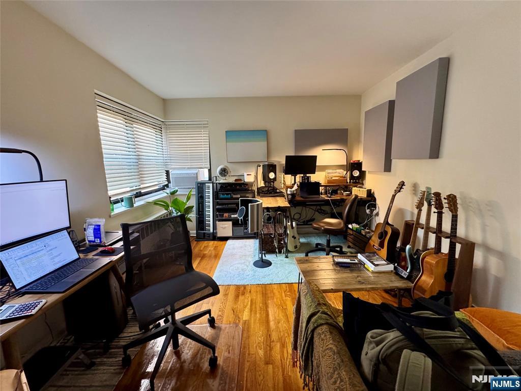 2337 Hudson Terrace B10