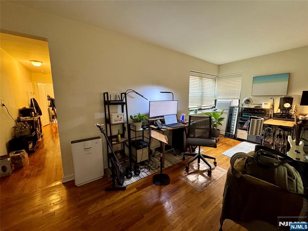 2337 Hudson Terrace B10