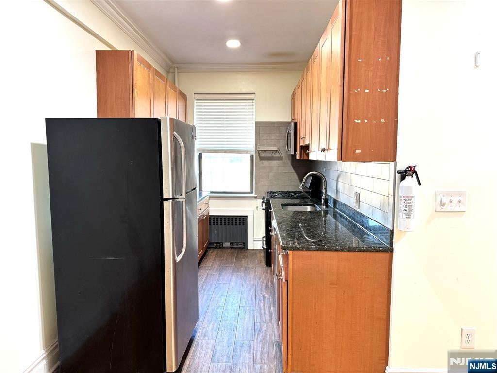 855 Broad Avenue B2