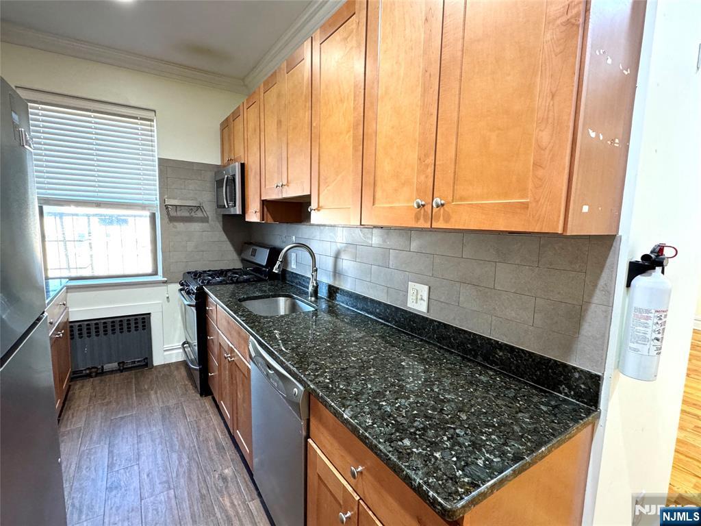855 Broad Avenue B2