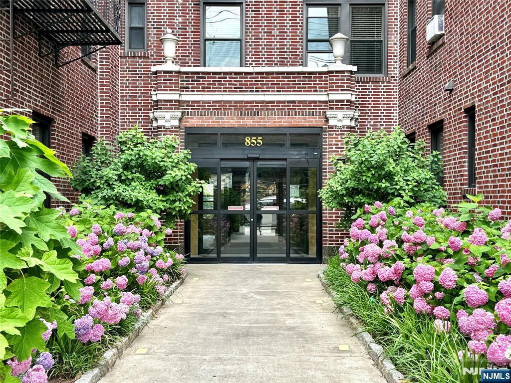 855 Broad Avenue B2