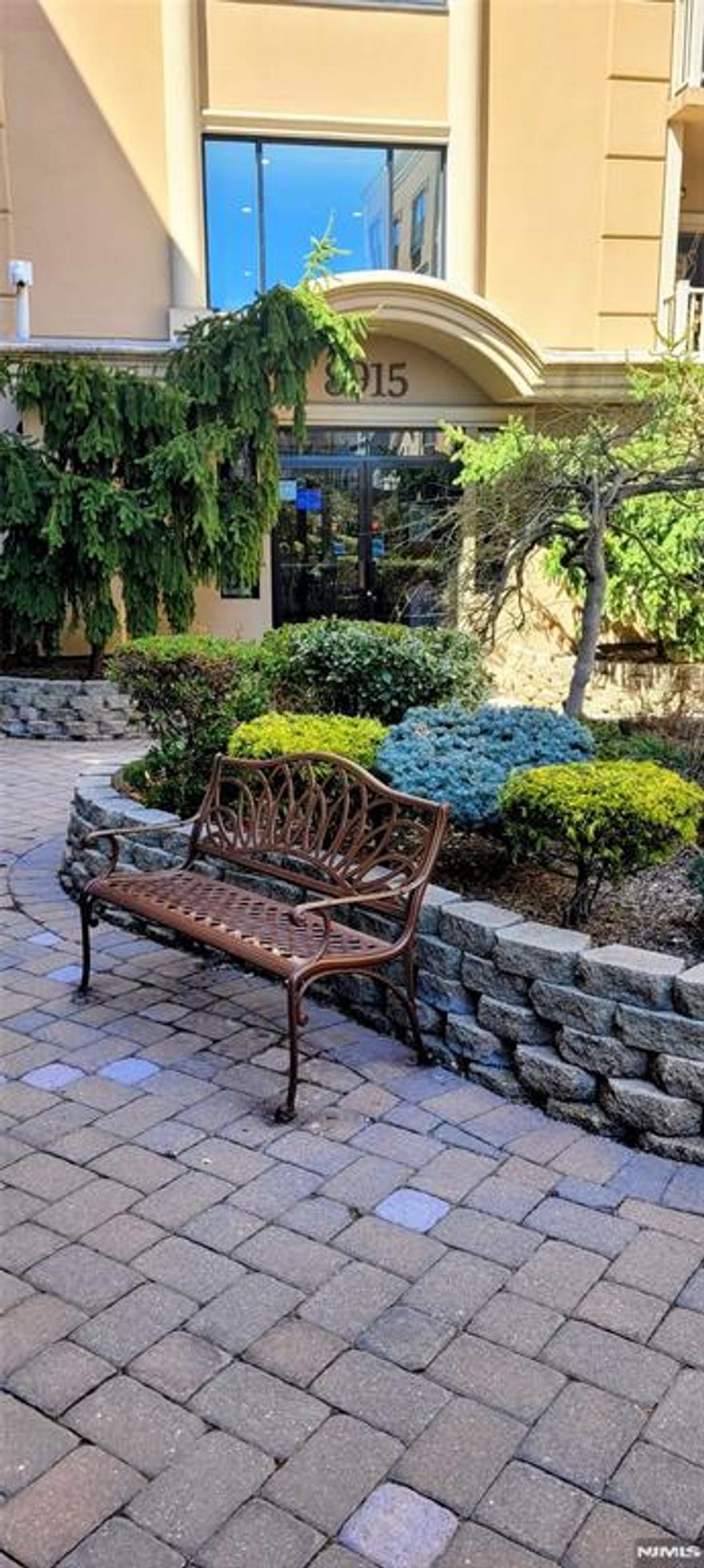 Gorgeous Condominium complex built in 2001. Featuring 2 bedrooms 2 full baths. Large corner unit. (1,200 sf+apartment). Very private location and at the same time close to everything. One deeded private indoor garage included. Elevator, washer/dryer room in the complex. Private rooftop terrace with panoramic views. Preferible time to be shown Saturday & Sunday showings between 12:00 pm & 5:00 pm. Pets allowed in the complex.