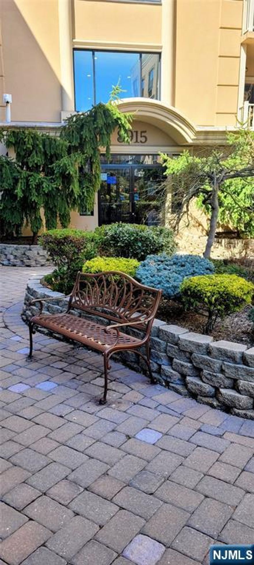 Gorgeous Condominium complex built in 2001. Featuring 2 bedrooms 2 full baths. Large corner unit. (1,200 sf+apartment). Very private location and at the same time close to everything. One deeded private indoor garage included. Elevator, washer/dryer room in the complex. Private rooftop terrace with panoramic views. Preferible time to be shown Saturday & Sunday showings between 12:00 pm & 5:00 pm. Pets allowed in the complex.