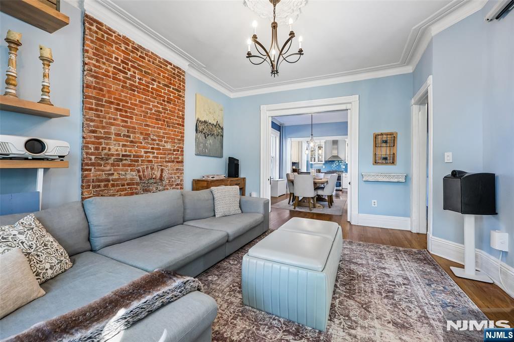 232 Montgomery Street 3