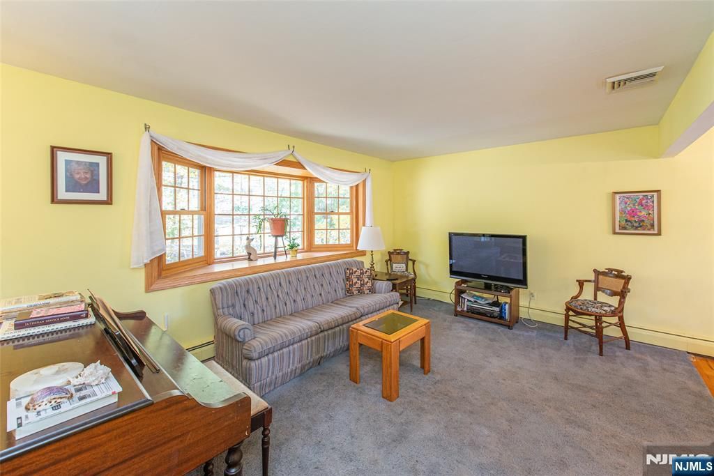 Photo of 86 Kraft Place, Ringwood, NJ 07456 (MLS # 25037626)