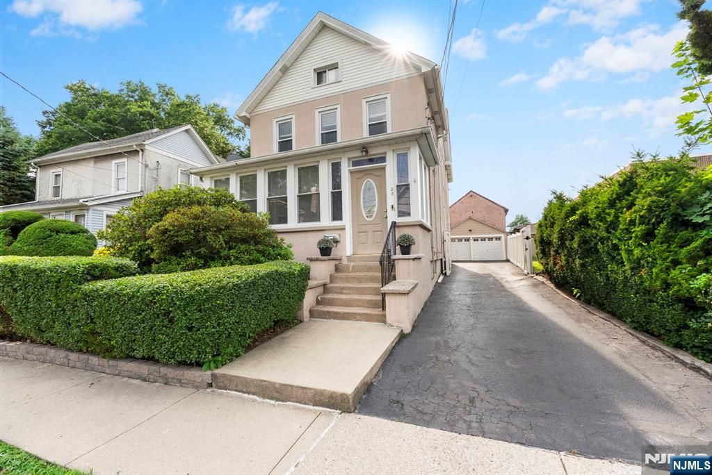 Photo of 32 Walter Hammond Place, Waldwick, NJ 07463 (MLS # 25024618)