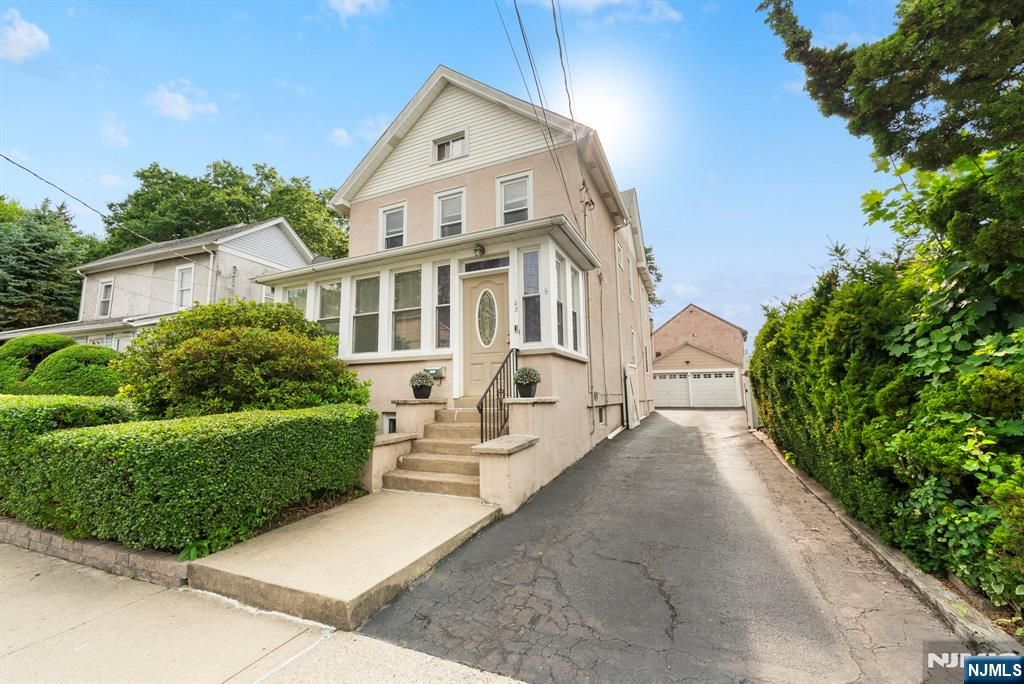 Photo of 32 Walter Hammond Place, Waldwick, NJ 07463 (MLS # 25024618)