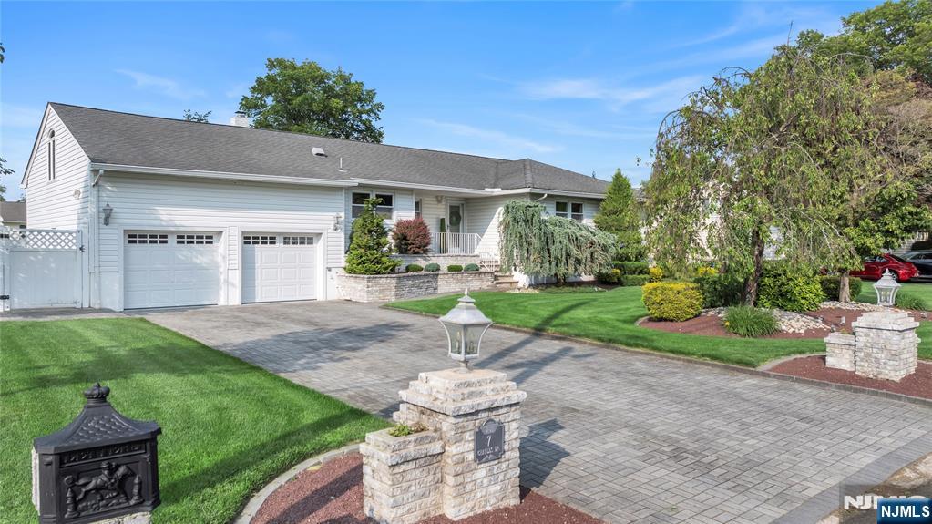 Property for Sale at 7 Charles Drive, Fairfield, New Jersey - Bedrooms: 4 
Bathrooms: 5 
Rooms: 10  - $899,000